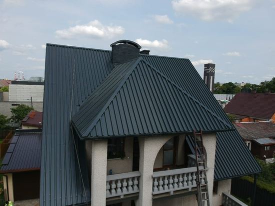 Dach na rąbek stojący, kolor grafitowy