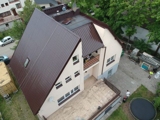 Dach z blachy trapezowej, kolor brązowy