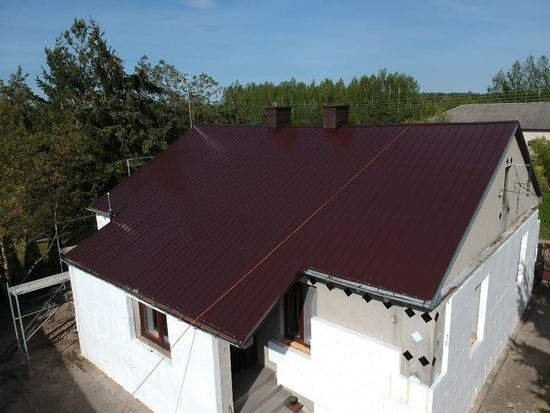 Dach z blachy trapezowej, brązowy - efekt końcowy