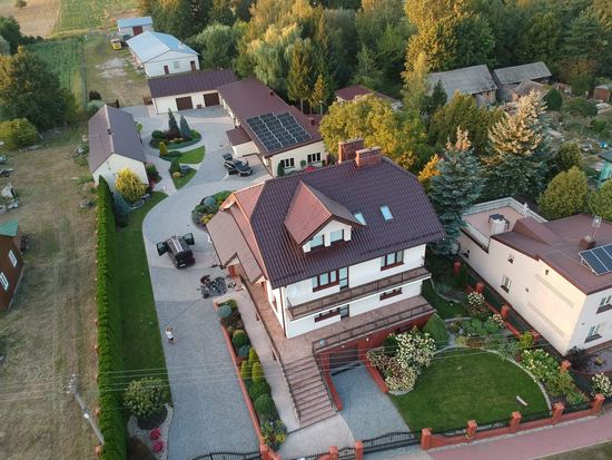Dach dachówkopodobny, kolor brązowy