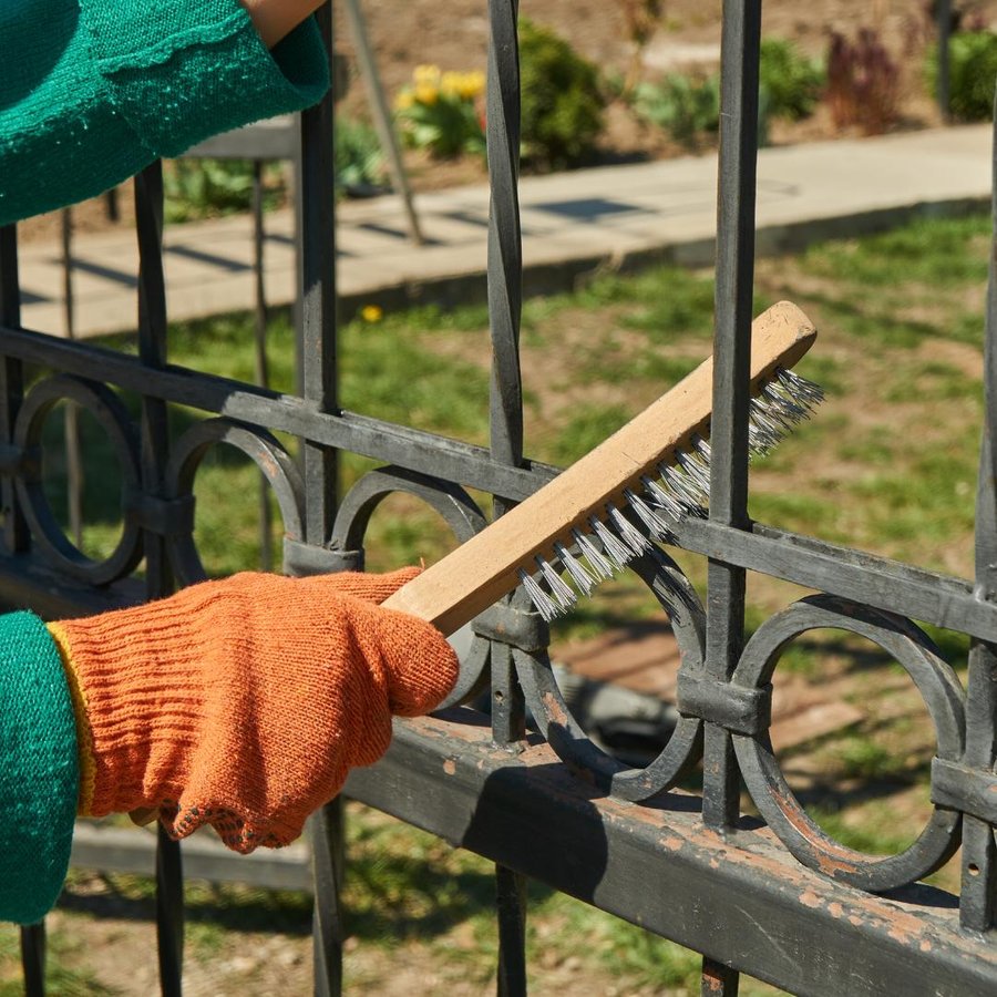 Przygotowanie ogrodzenia metalowego pod malowanie - realizacja Solid Coat