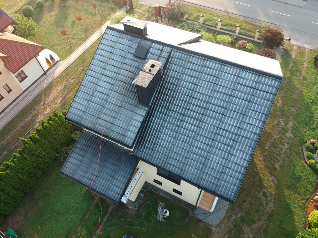 Wyblakła blachodachówka